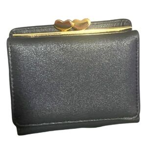 Olivia Miller Trifold KissLock Coin Purse Heart Shaped Clasps, Faux Leather, BLK